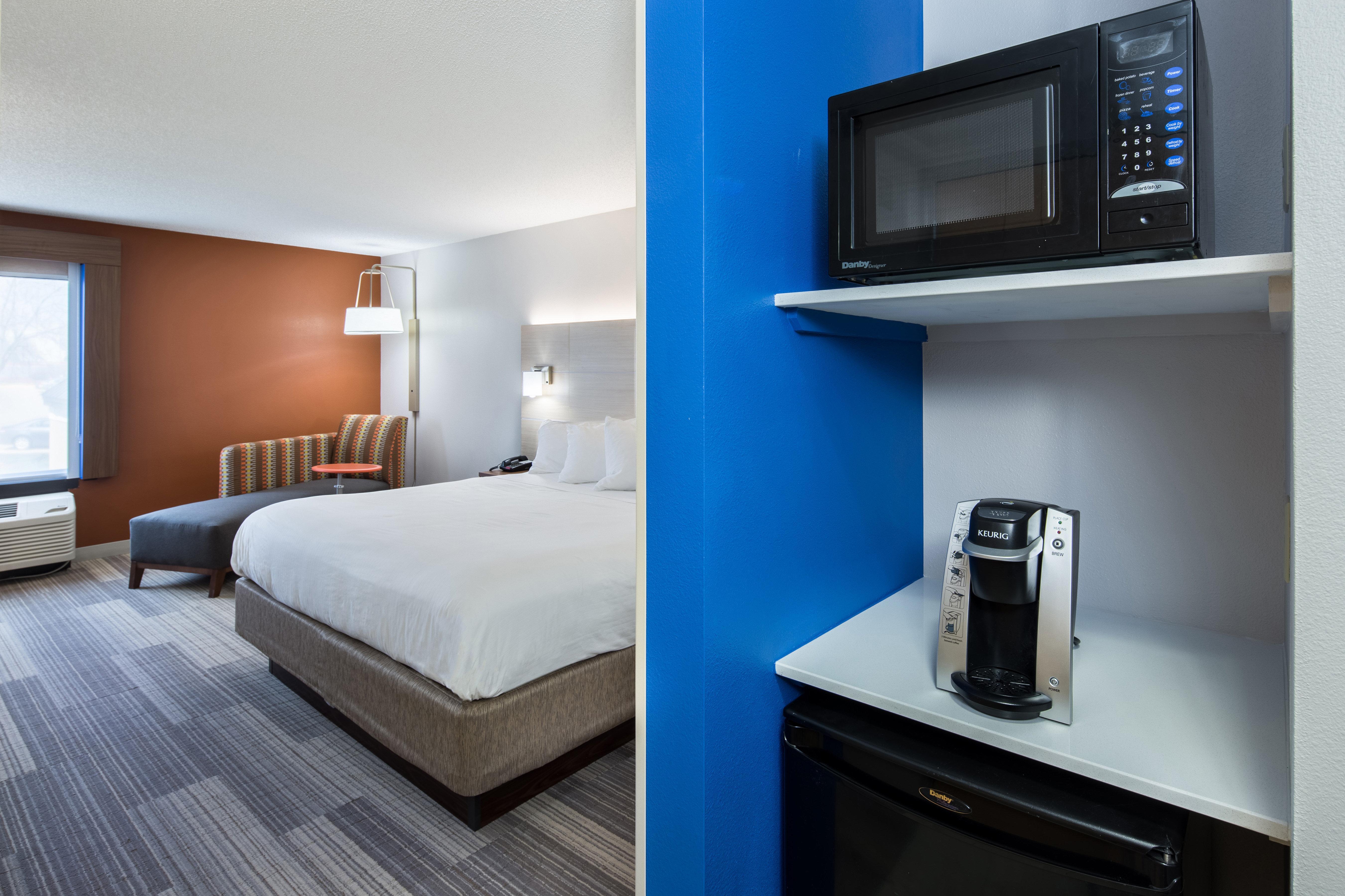 Holiday Inn Express Cedar Rapids - Collins Road By Ihg Bagian luar foto