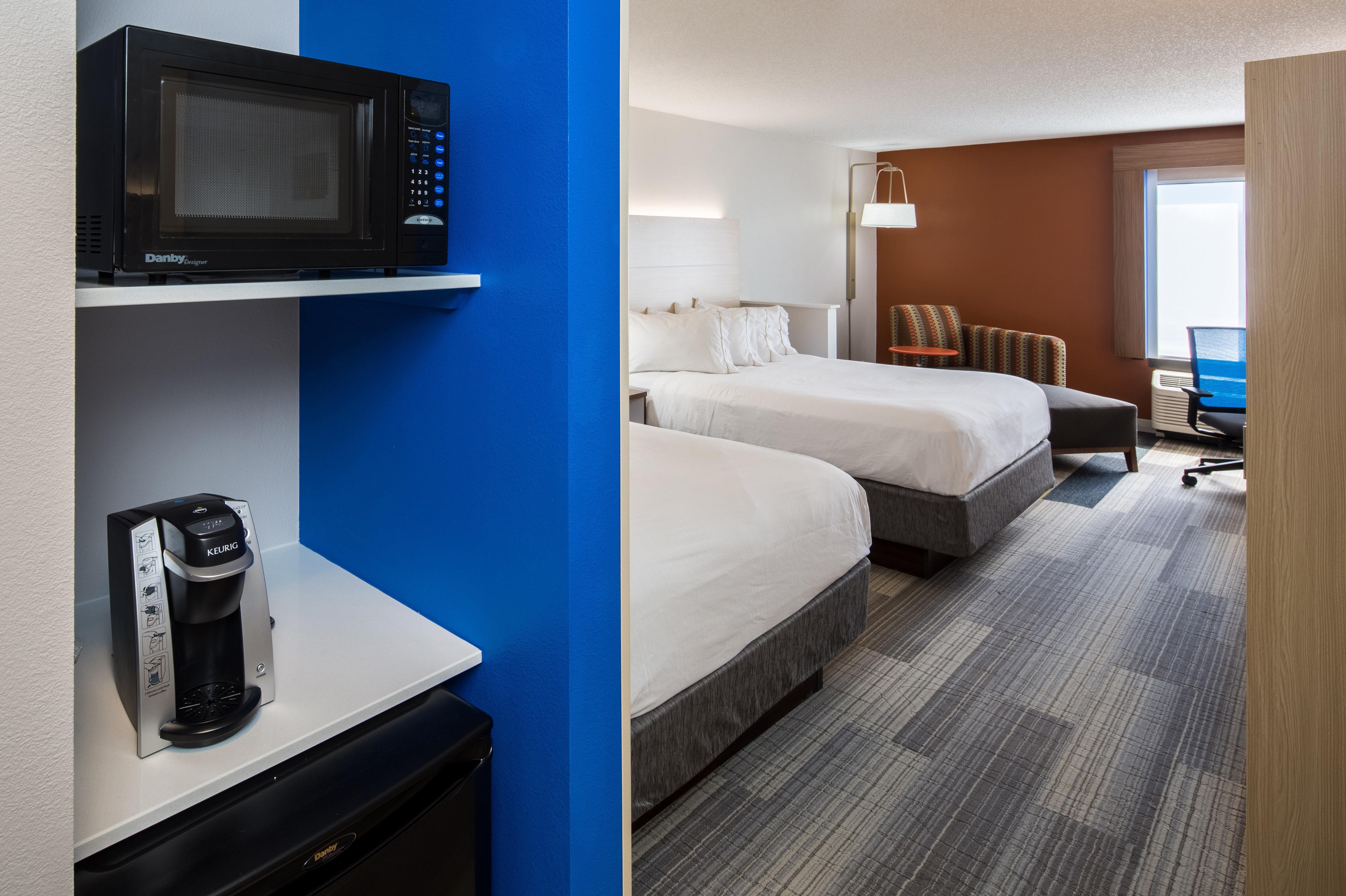 Holiday Inn Express Cedar Rapids - Collins Road By Ihg Bagian luar foto